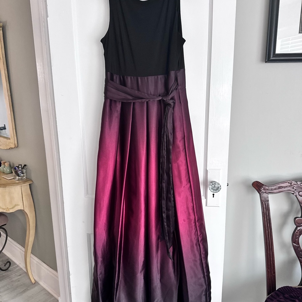 SLNY Elegant Black and Wine Evenimg Gown